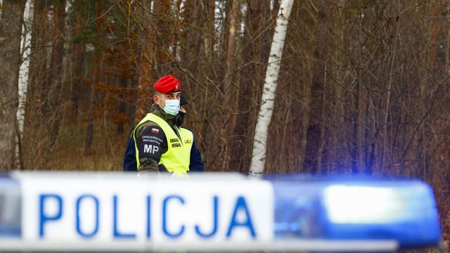 Białorusini zburzyli ogrodzenie i zagazowali migrantów – mówią polscy pogranicznicy